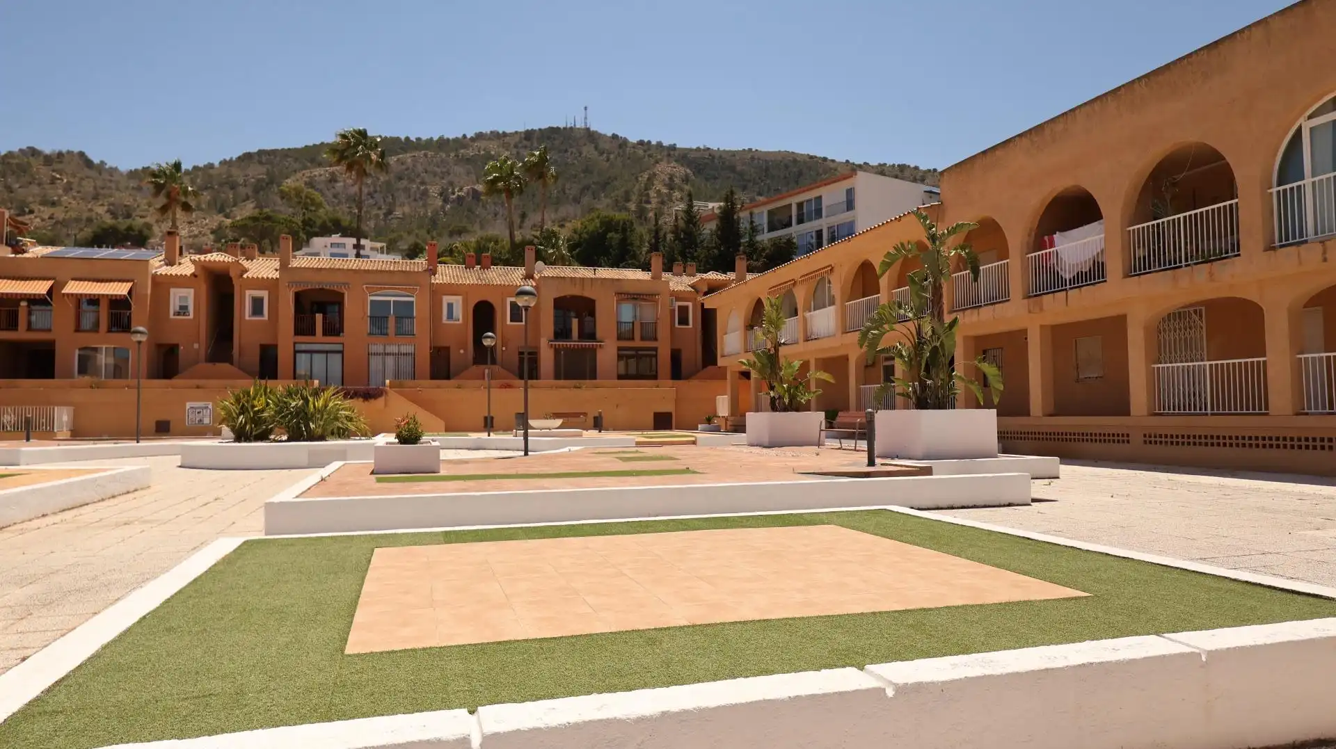 Vista exterior de Casa o chalet en venta en L'Alfàs del Pi con Aire acondicionado, Terraza y Piscina comunitaria