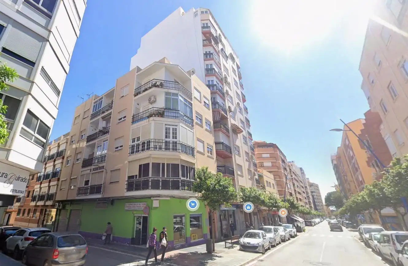 Vista exterior de Pis en venda en Almería amb Moblat