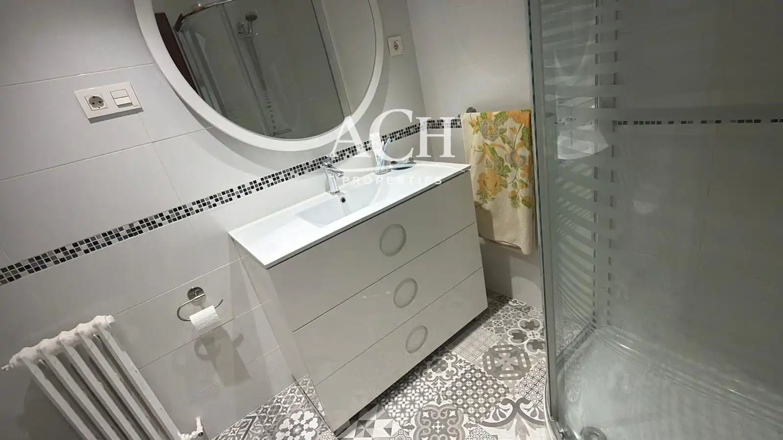Badezimmer von Wohnung zur Miete in Bilbao  mit Heizung, Terrasse und Möbliert