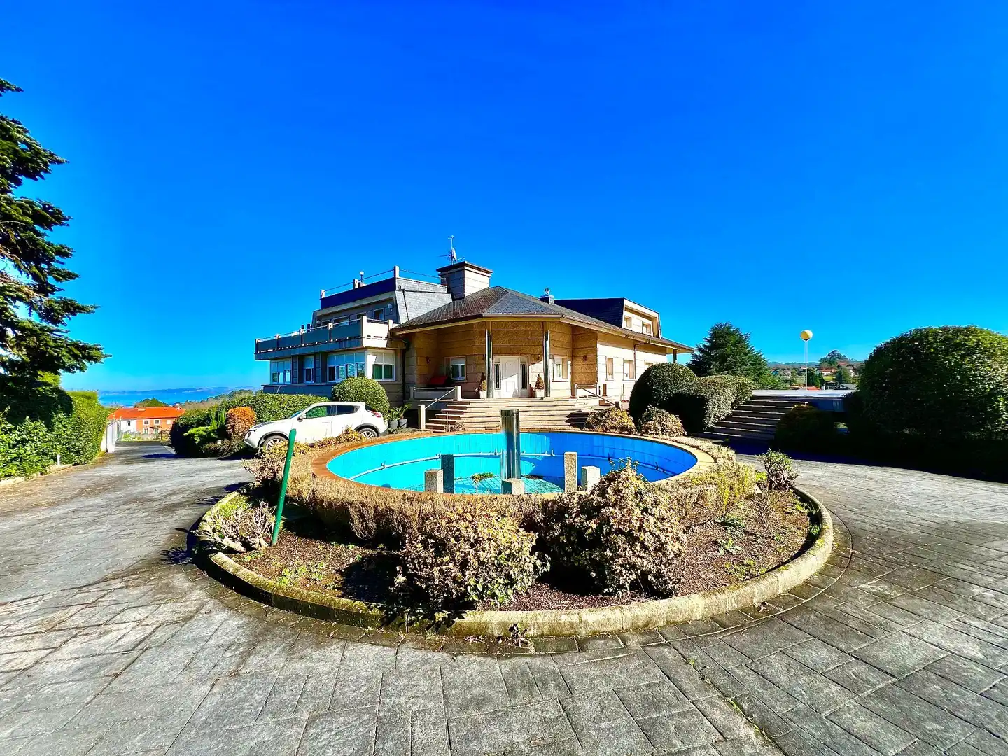 Piscina de Casa o xalet en venda en Bergondo amb Calefacció, Jardí privat i Terrassa