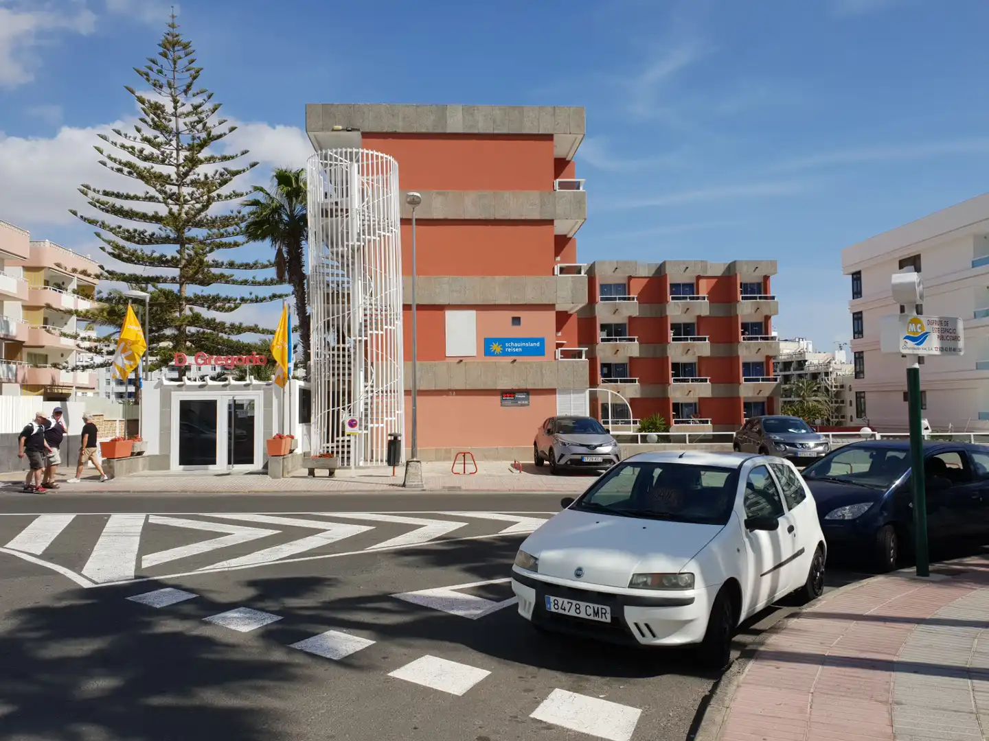 Aparcament de Estudi en venda en San Bartolomé de Tirajana amb Balcó i Piscina comunitària