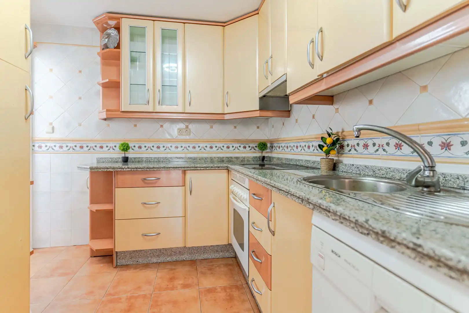 Apartamento en venta en Calle Estepona, 6, Granada, Spain, -1, San Matías - Realejo