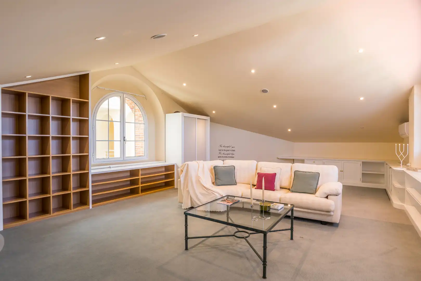 Sala de estar de Casa o chalet en venta en Pozuelo de Alarcón con Aire acondicionado, Calefacción y Jardín privado
