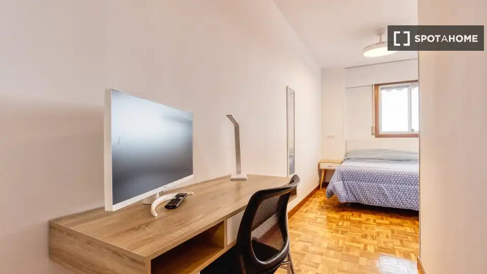 Bedroom of Flat for share in Madrid  with Air Conditioner, Terrace and Furnished