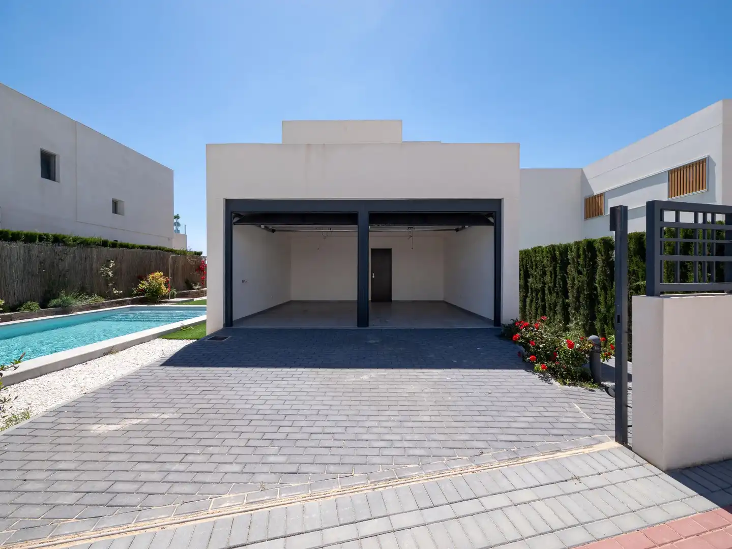 Casa con piscina en venta en Avenida Antonio Pedrera Sole, imagen 3