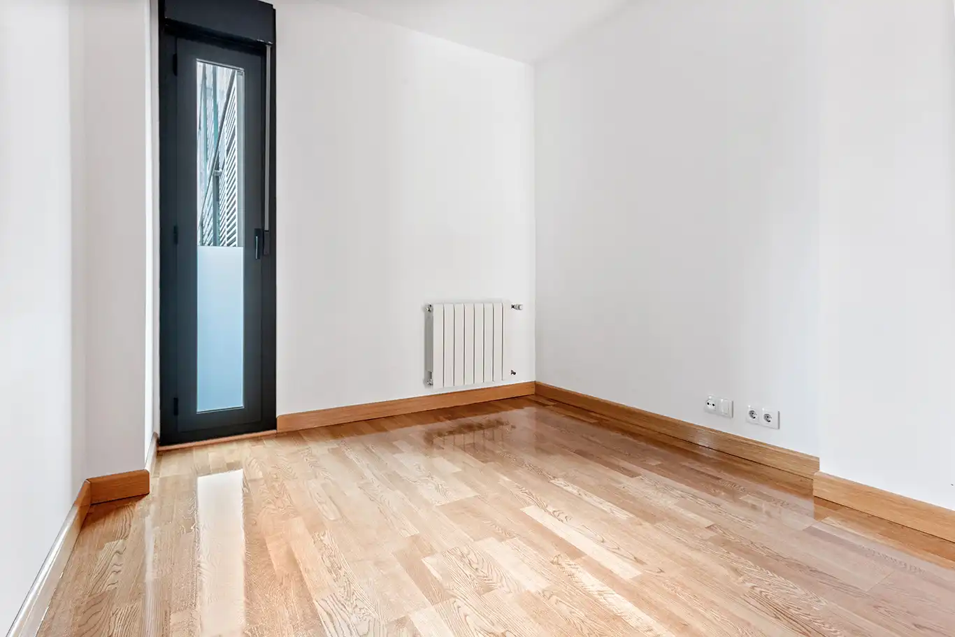 Bedroom of Flat for sale in Madrid  with Air Conditioner, Terrace and Storage room