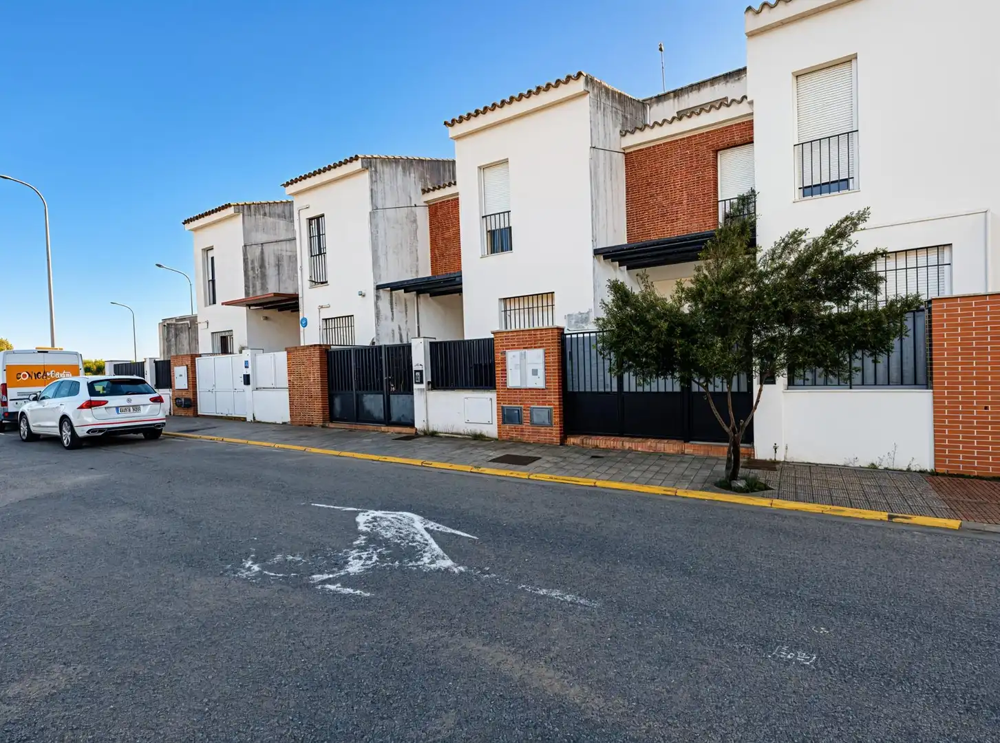 Exterior view of Detached homes for sale in Utrera