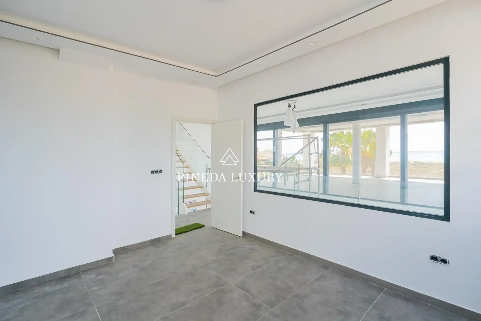 Houses for sale in Calle Sagunto, Corinto - Almarda