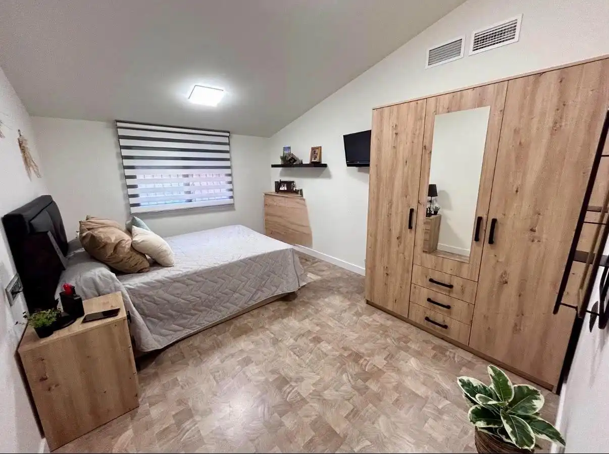 Casa pareada con piscina en venta en Carrera Centaure, imagen 2