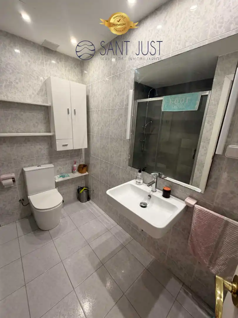 Baño de Piso de alquiler en Salou con Aire acondicionado, Terraza y Amueblado