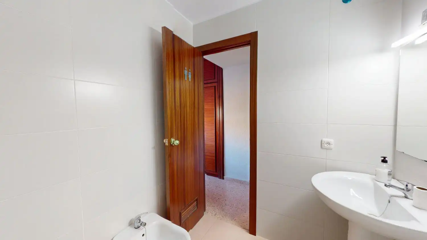 Bathroom of Office for rent in Montequinto  with Air Conditioner and Terrace