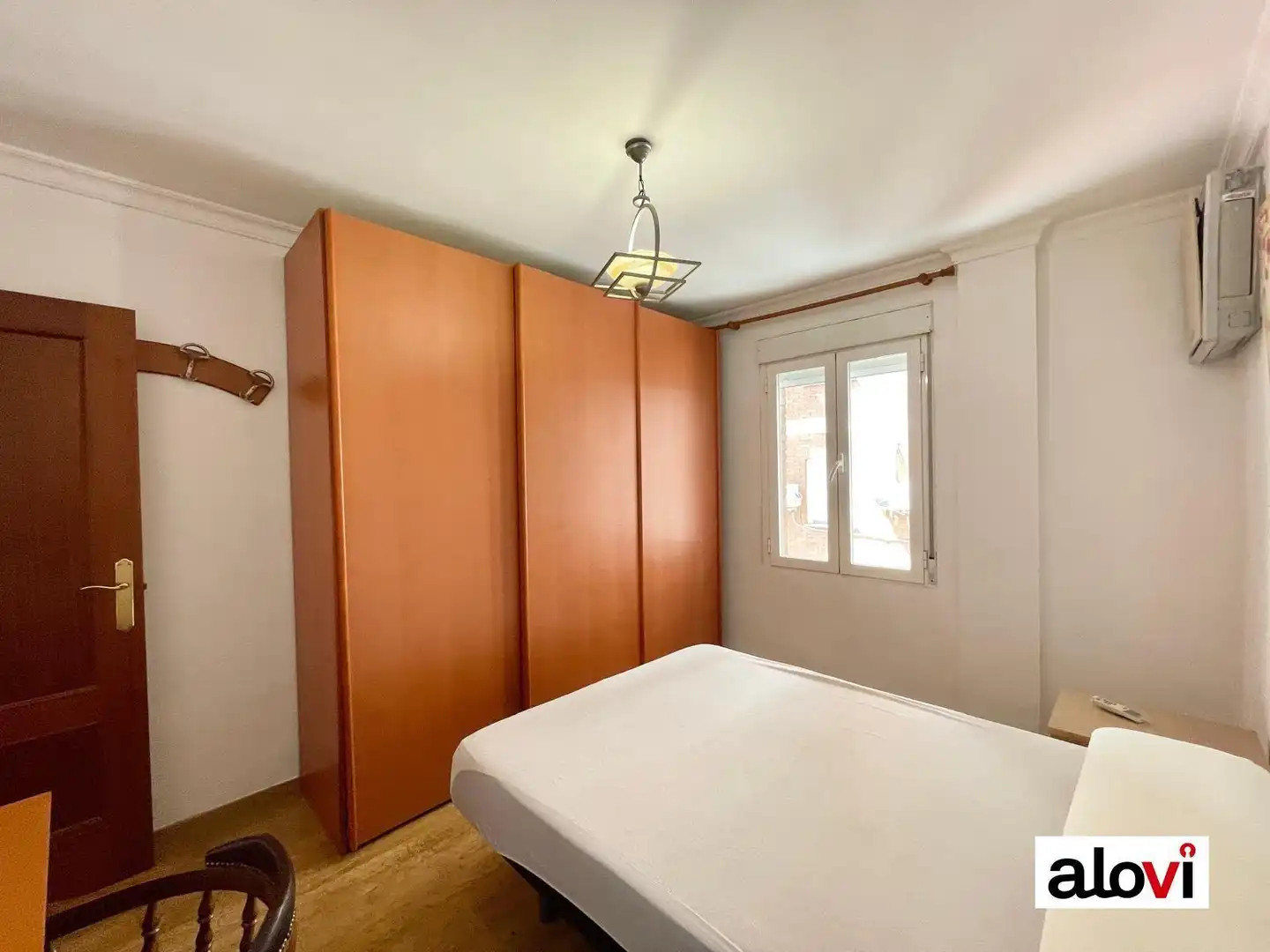 Schlafzimmer von Wohnung zur untervermieten in Granada mit Möbliert und Balkon