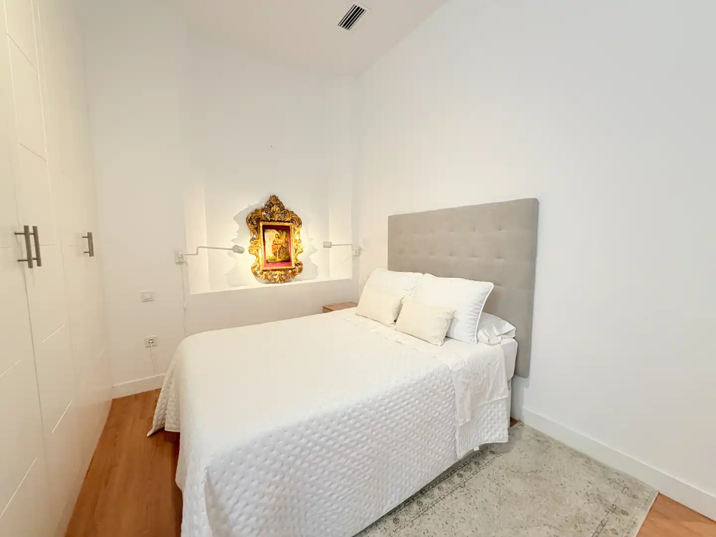 Bedroom of Apartments for rent in Sevilla  with Air Conditioner, Heating and Parquet flooring