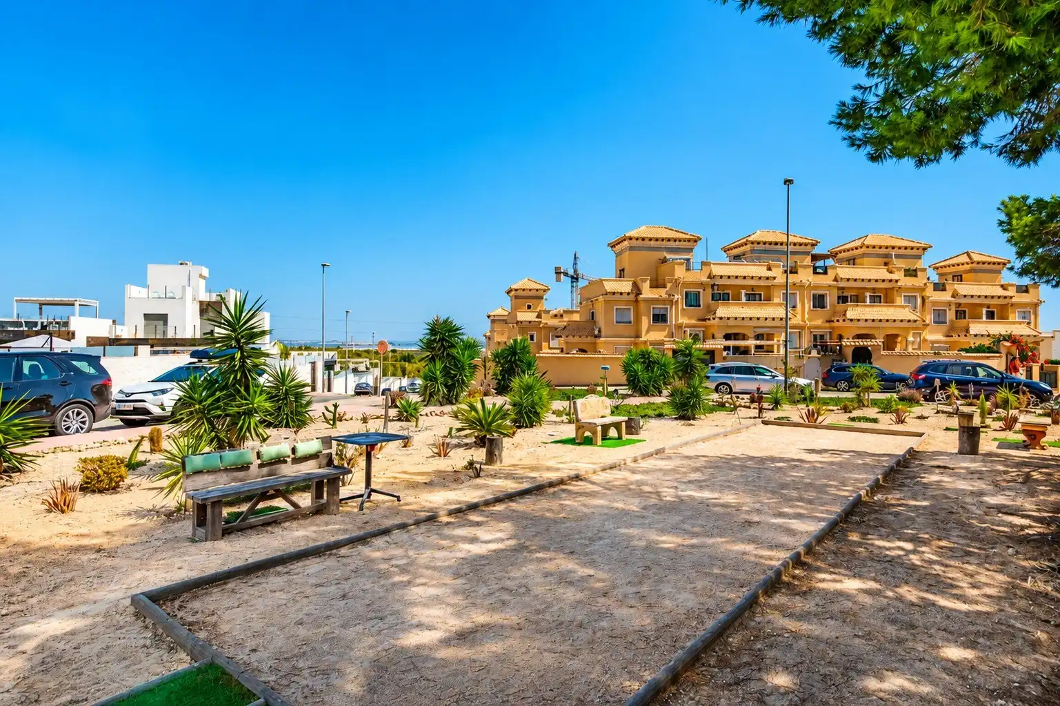Vista exterior de Casa o xalet en venda en Orihuela amb Aire condicionat, Calefacció i Jardí privat
