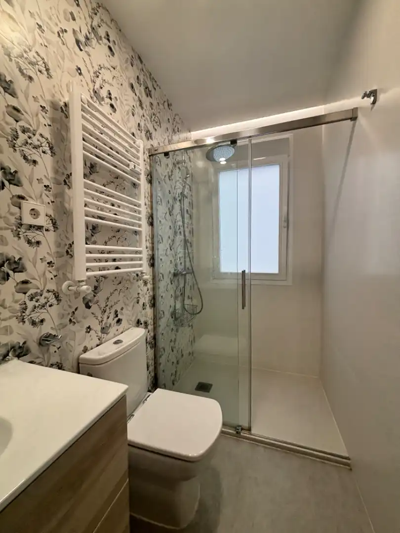 Bathroom of Flat for rent in Madrid  with Air Conditioner, Heating and Furnished