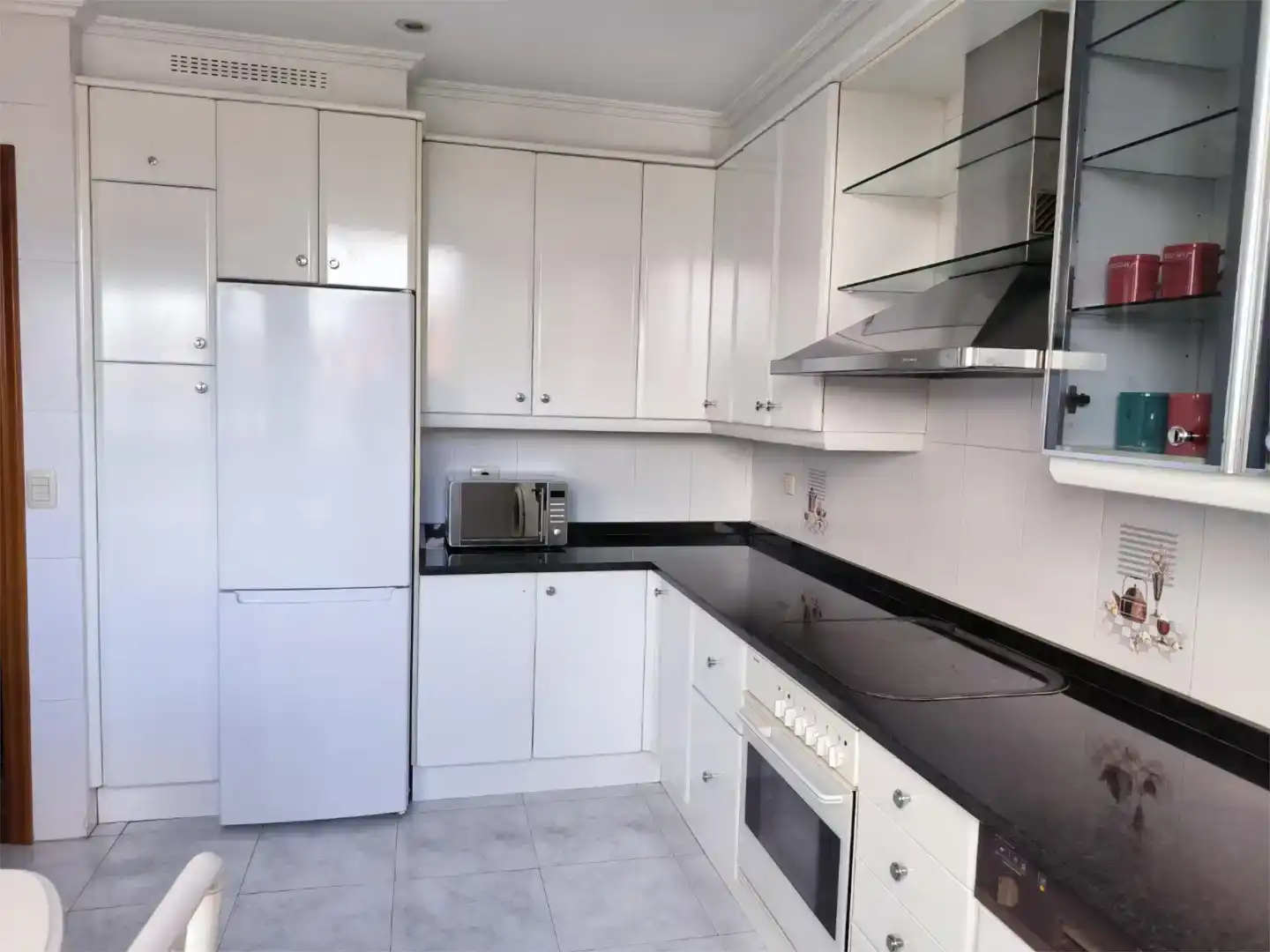 Küche von Wohnung zur Miete in Vigo  mit Privatgarten, Parkett und Abstellraum