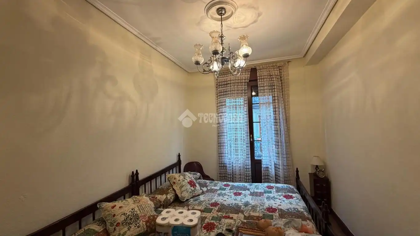 Bedroom of Flat for sale in Bilbao   with Parquet flooring and Balcony