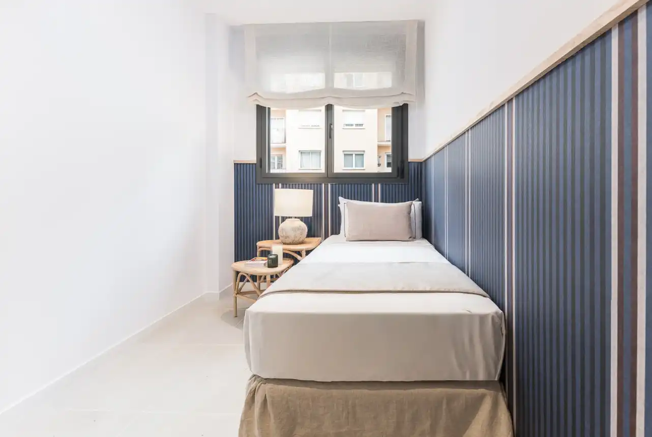 Dormitori de Apartament de lloguer en Barcelona amb Aire condicionat, Calefacció i Moblat