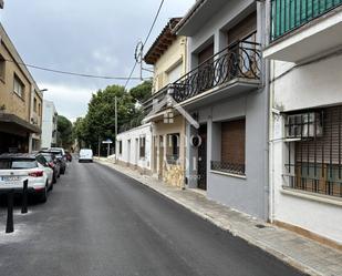 Vista exterior de Casa adosada en venda en Llinars del Vallès
