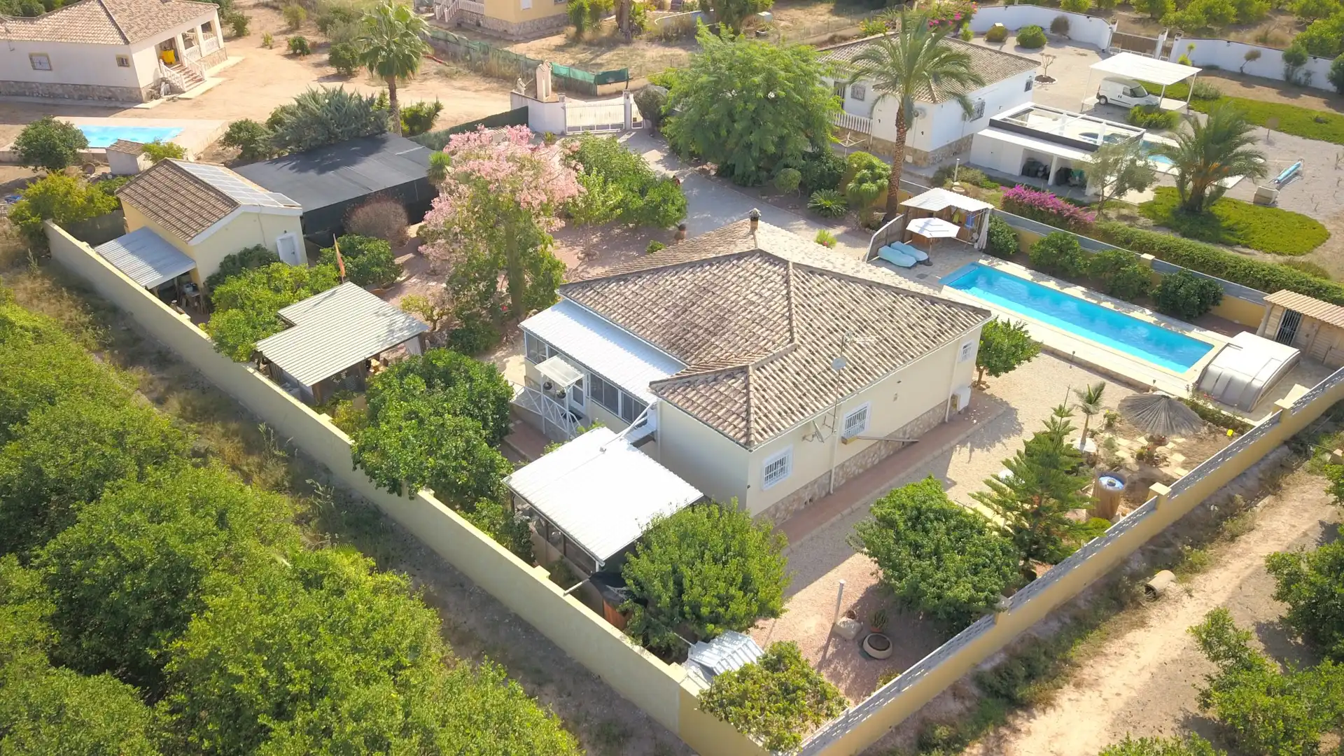 Vista exterior de Finca rústica en venda en Orihuela amb Terrassa i Piscina