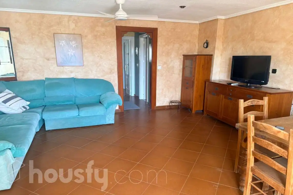 Sala d'estar de Casa adosada de lloguer en Torrevieja amb Aire condicionat, Terrassa i Traster
