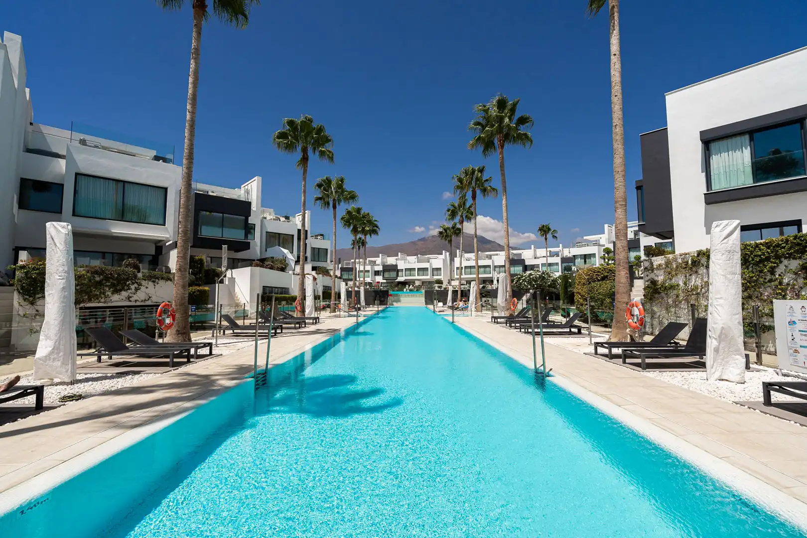 Adossat amb piscina en venda a PLAYA DE GUADALOBON