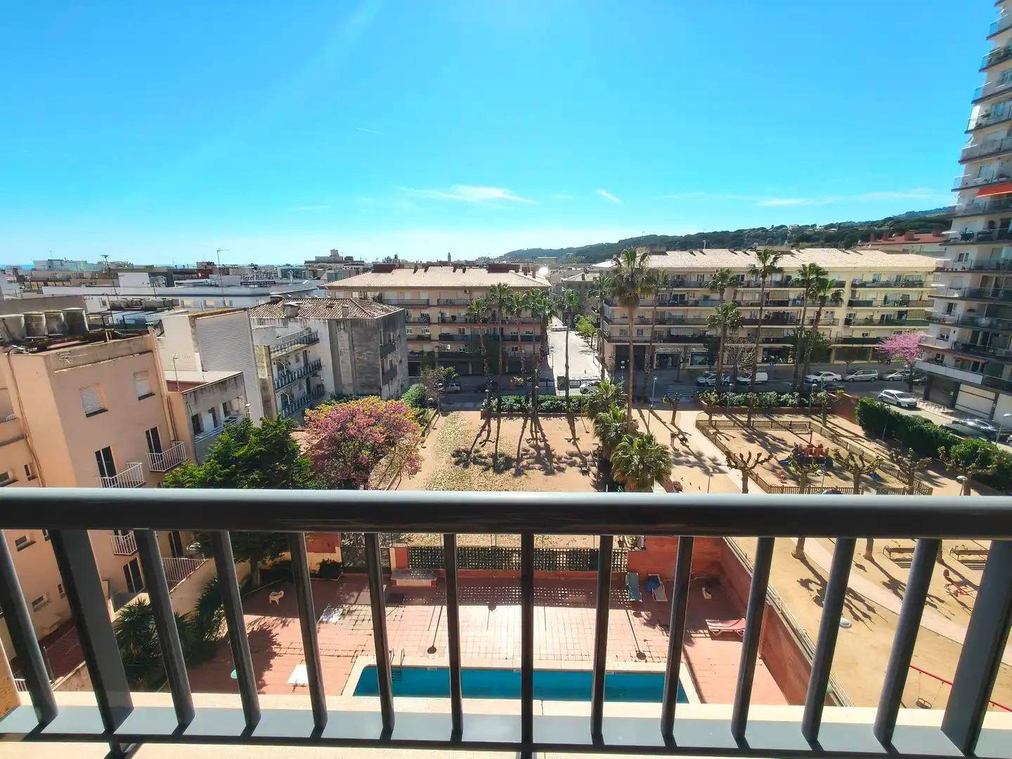 Vista exterior de Àtic en venda en Calella amb Calefacció, Moblat i Forn