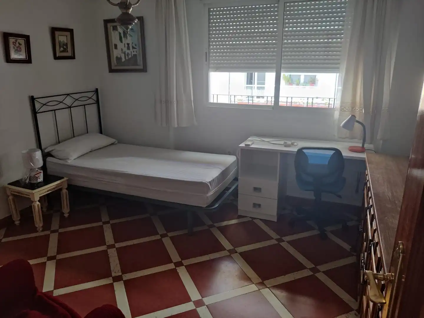 Dormitori de Pis de lloguer en Granada amb Terrassa i Balcó