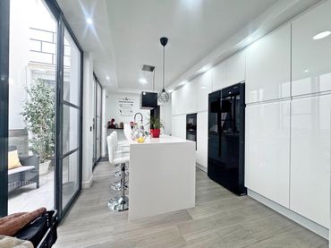 Terraced house with balcony for sale in Coín