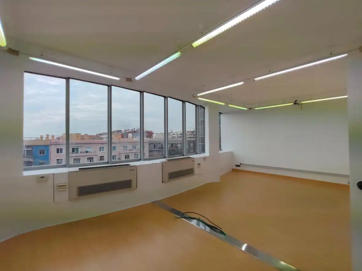 Oficina de alquiler en Les Corts