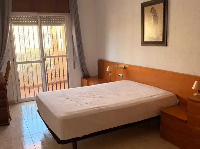 Dormitori de Dúplex per a compartir en Almería amb Aire condicionat, Moblat i Balcó