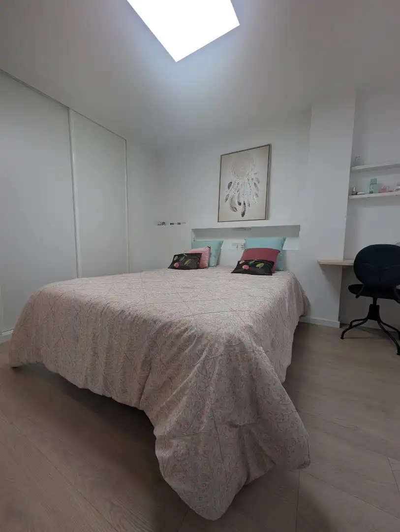 Schlafzimmer von Wohnung zur Miete in Foz mit Heizung, Abstellraum und Möbliert