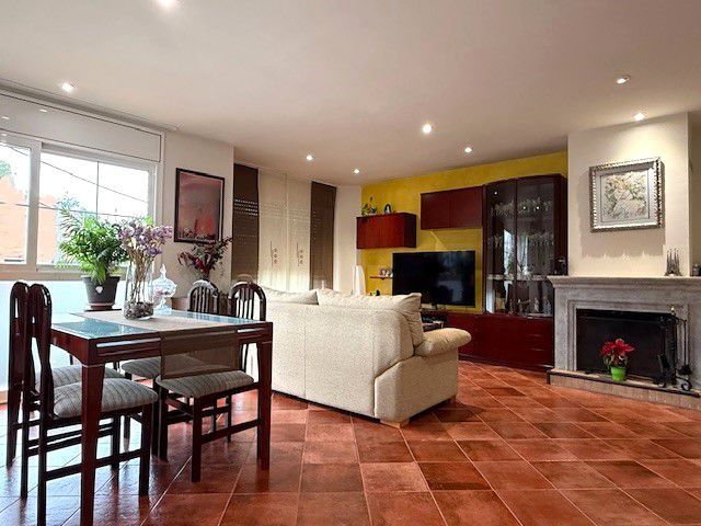 Sala de estar de Casa o chalet en venta en Sant Boi de Llobregat con Aire acondicionado, Calefacción y Jardín privado