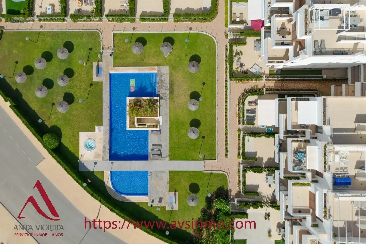 Piscina de Apartament de lloguer en Orihuela amb Aire condicionat, Moblat i Forn