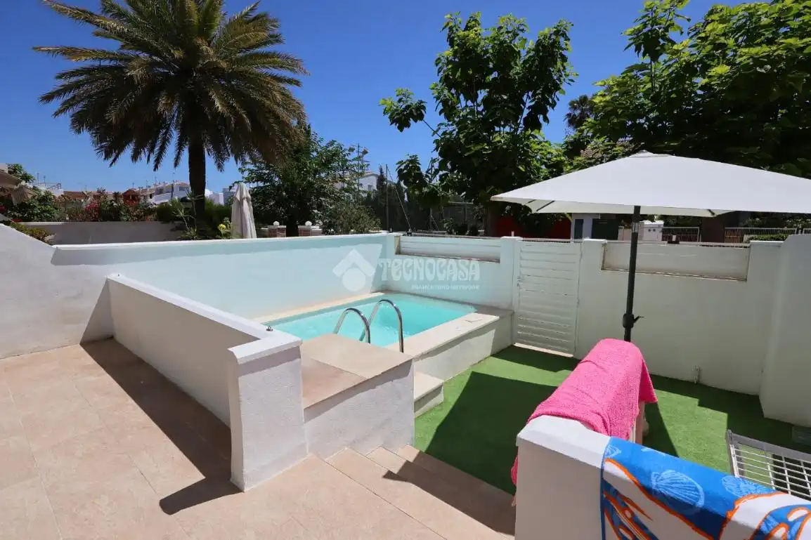 Piscina de Casa adosada en venta en Sagunto / Sagunt con Aire acondicionado, Calefacción y Terraza