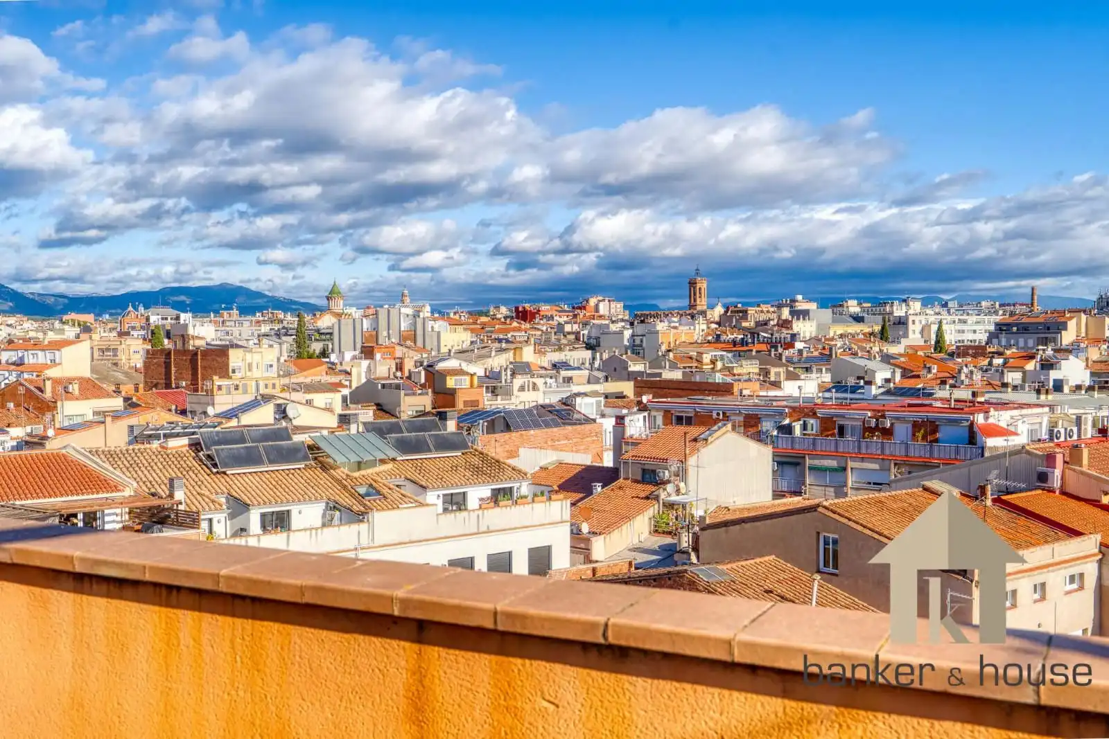 Vista exterior de Àtic en venda en Sabadell amb Aire condicionat i Terrassa