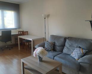 Sala d'estar de Apartament de lloguer en Salamanca Capital amb Calefacció, Parquet i Moblat