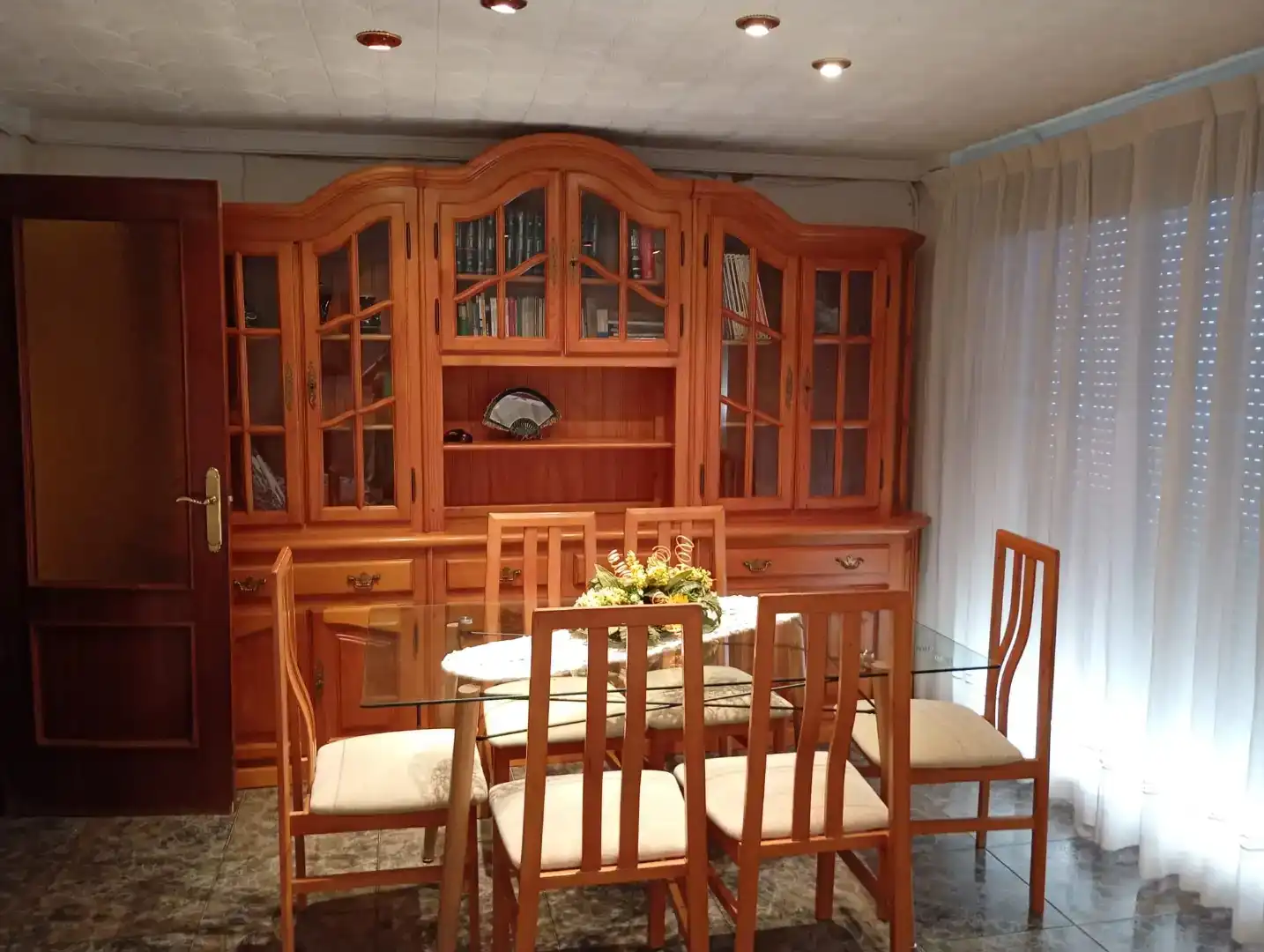 Dining room of Flat for share in Chiva  with Air Conditioner, Storage room and Furnished