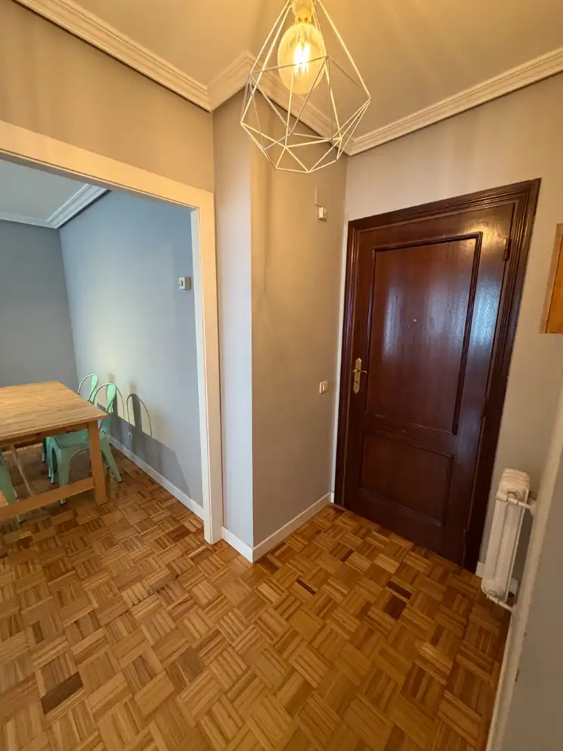 Wohnung zur Miete in Oviedo  mit Heizung, Parkett und Abstellraum