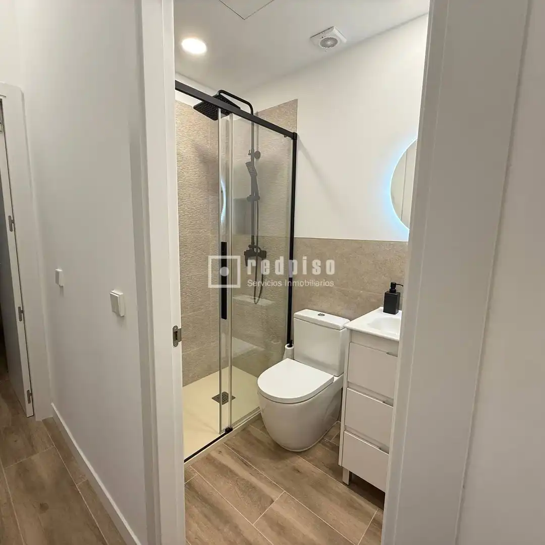 Badezimmer von Wohnung zur Miete in Madrid mit Klimaanlage, Heizung und Privatgarten