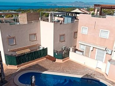 Pis amb piscina en venda a Avenida Levante 105