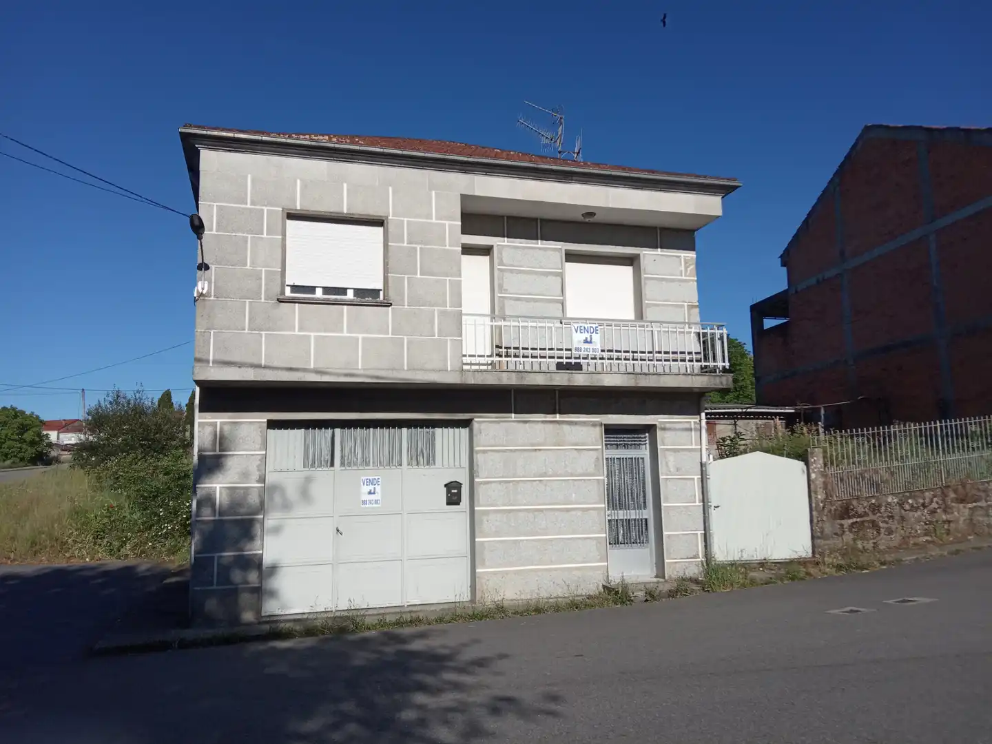 Vista exterior de Casa o chalet en venta en O Carballiño   con Terraza, Amueblado y Balcón