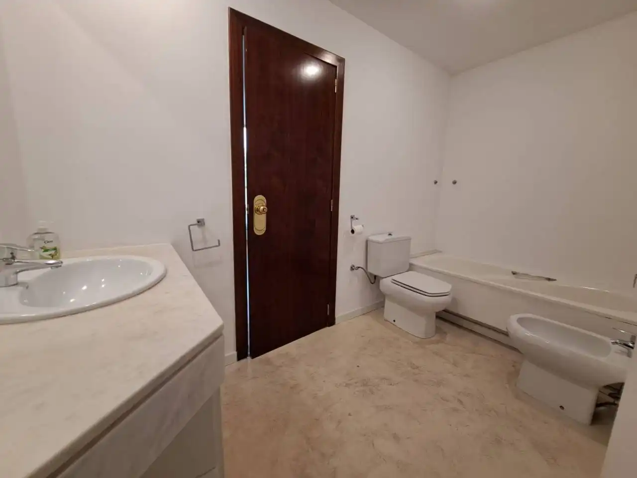 Wohnung zur Miete in Calle Republica, Centre