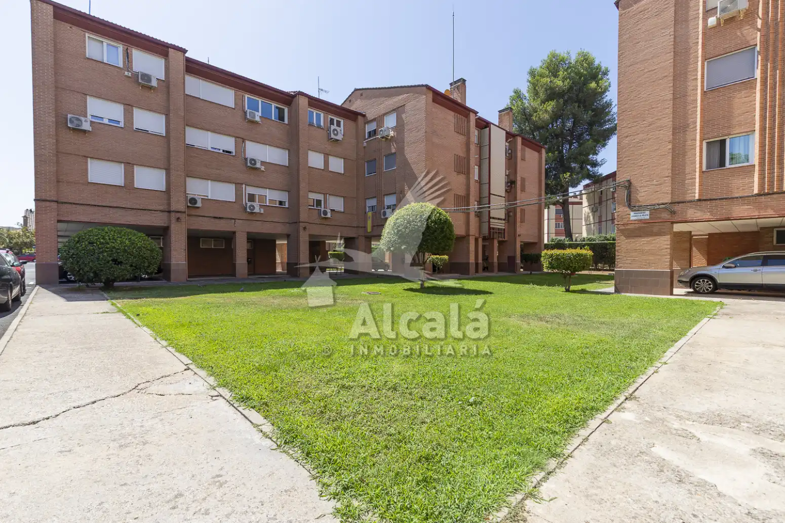 Exterior view of Flat for sale in Alcalá de Henares  with Heating