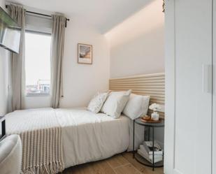 Dormitori de Apartament per a compartir en  Madrid Capital amb Moblat, Forn i Rentadora