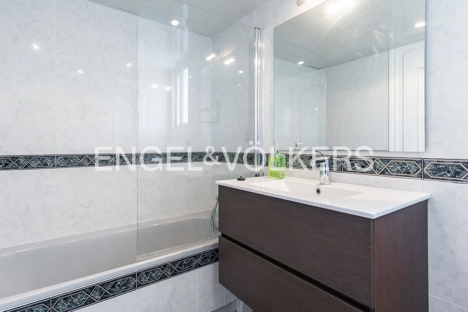 Bathroom of Detached homes for rent in Barberà del Vallès  with Air Conditioner, Heating and Private garden