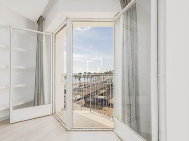 Piso con balcón en venta en Ciutat Vella