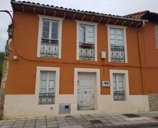 Vista exterior de Casa o xalet en venda en Avilés amb Terrassa