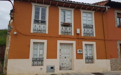 Vista exterior de Casa o xalet en venda en Avilés amb Terrassa