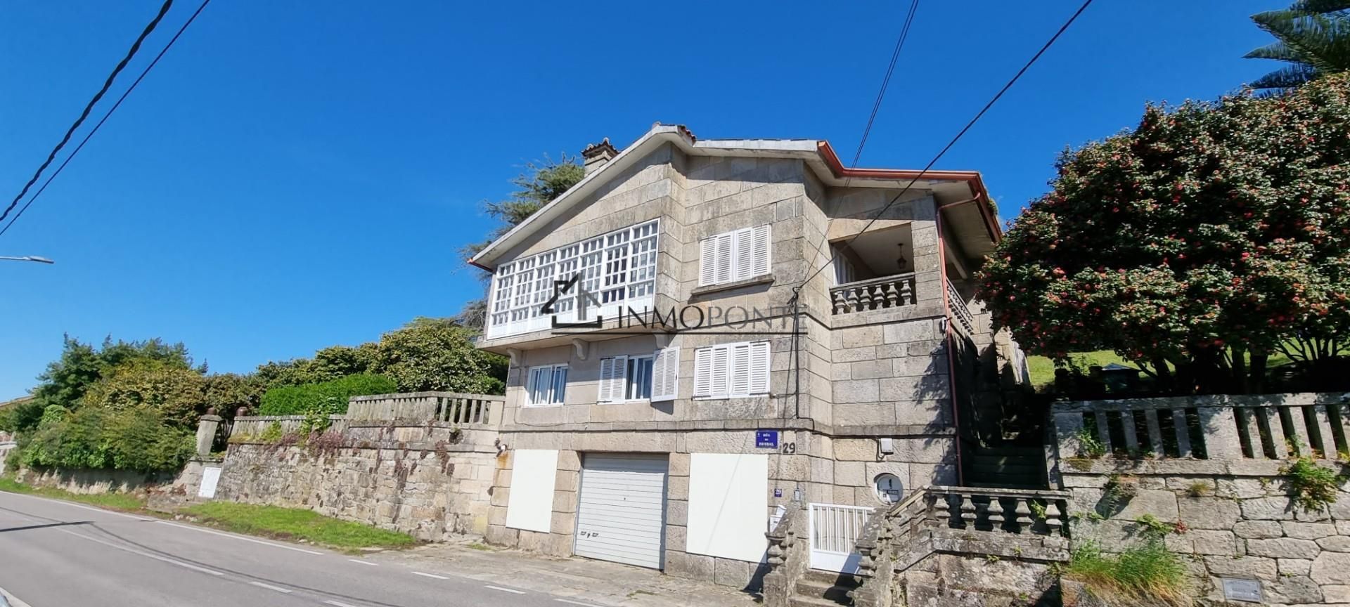 Vista exterior de Casa o xalet en venda en Pontevedra Capital  amb Calefacció, Jardí privat i Terrassa
